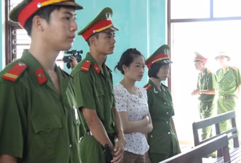 Bị cáo Giàng Thị Sua (vợ Tàng Keangnam).