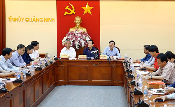 Chủ tịch nước Trương Tấn Sang làm việc với UBND tỉnh Quảng Ninh.