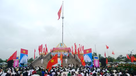 Trang nghiêm và xúc động Lễ Thượng cờ Thống nhất non sông bên dòng Bến Hải. Trang nghiêm và xúc động Lễ Thượng cờ Thống nhất non sông bên dòng Bến Hải.