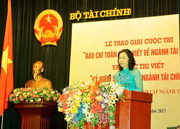 Thứ trưởng Vũ Thị Mai - Trưởng ban tổ chức cuộc thi phát biểu khai mạc. Thứ trưởng Vũ Thị Mai - Trưởng ban tổ chức cuộc thi phát biểu khai mạc.
