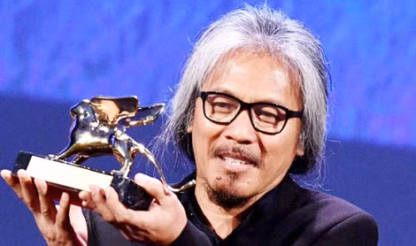 Đạo diễn Lav Diaz nhận "Giải thưởng Sư tử vàng" cho "Phim truyện xuất sắc".
