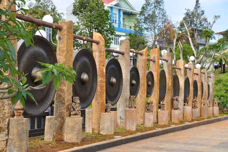 Dàn cồng chiêng Tây Nguyên. Dàn cồng chiêng Tây Nguyên.