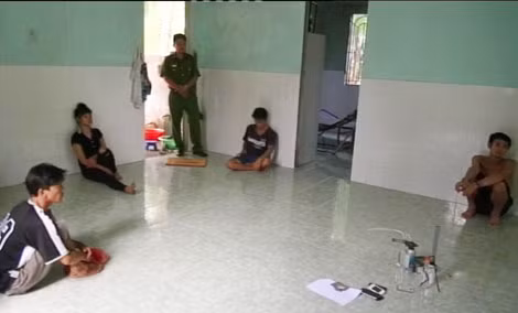 Bốn đối tượng tại cơ quan Công an. Bốn đối tượng tại cơ quan Công an.