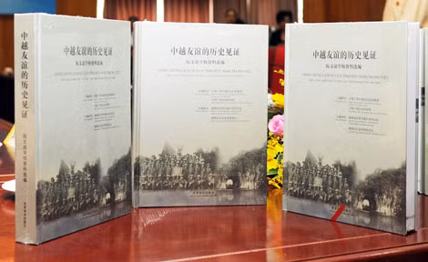Cuốn sách “Minh chứng tình hữu nghị Việt – Trung”. Cuốn sách “Minh chứng tình hữu nghị Việt – Trung”.