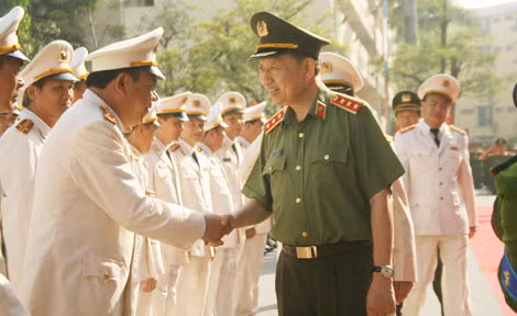 Bộ trưởng Tô Lâm và lãnh đạo nhà trường tại Lễ Khai giảng.