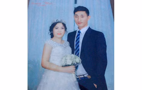 Ảnh cưới của hai vợ chồng.