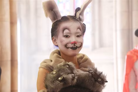 Vậy bạn muốn hoá thân thành ai trong dịp Halloween này? Một nhân vật nổi tiếng, một thiên thần hay đơn giản là một cô thỏ vô cùng cá tính và dễ thương như trong hình.
