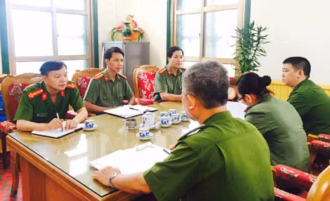 Một buổi họp án của Công an huyện Hạ Hòa.
