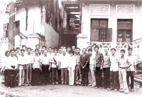 Đồng chí Phạm Hùng, Ủy viên Bộ Chính trị, Phó Chủ tịch Hội đồng Bộ trưởng kiêm Bộ trưởng Bộ Nội vụ thăm, làm việc với Báo CAND tại trụ sở số 3 Hồ Giám, Hà Nội (ngày 10-4-1984).