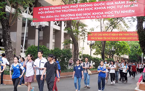 Thí sinh tham dự kì thi THPT quốc gia 2016 tại điểm thi Đại học Khoa học Tự nhiên TP Hồ Chí Minh.