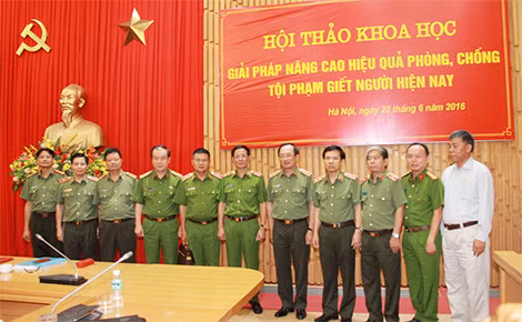 Thứ trưởng Nguyễn Văn Thành với các đại biểu tại Hội thảo.