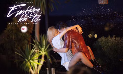 Những hình ảnh trong MV “Em không hối tiếc” sắp phát hành của Hương Giang Idol gây tò mò với công chúng.