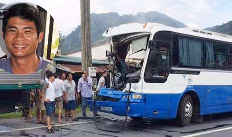 Anh Phan Văn Bắc (ảnh nhỏ), tài xế xe tải có hành động dũng cảm cứu hàng chục người trên xe khách mất thắng và hiện trường vụ việc. Anh Phan Văn Bắc (ảnh nhỏ), tài xế xe tải có hành động dũng cảm cứu hàng chục người trên xe khách mất thắng và hiện trường vụ việc.