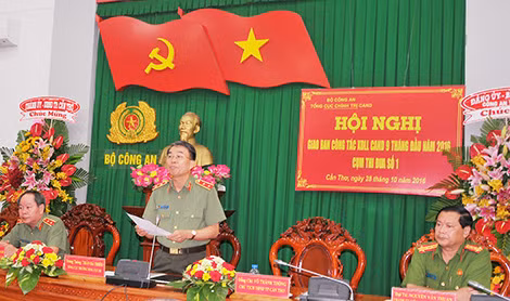 Tổng cục trưởng Tổng cục Chính trị CAND Trần Bá Thiều phát biểu tại Hội nghị giao ban.
