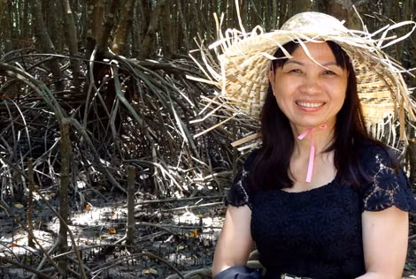 Nữ sĩ Trần Thị Huyền Trang.