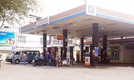 Chênh lệch ít, xăng E5 vẫn không thể cạnh tranh được với xăng khoáng. Chênh lệch ít, xăng E5 vẫn không thể cạnh tranh được với xăng khoáng.