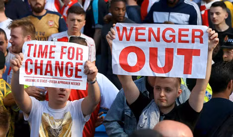 Làn sóng đòi BLĐ Arsenal sa thải HLV Wenger ngày một tăng cao.