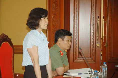 Đồng chí Diệp Thị Bích Hằng, Phó vụ trưởng Vụ Tài chính Quốc phòng- An ninh đặc biệt ( Bộ Tài chính) góp ý tham luận vào dự thảo Đề án.