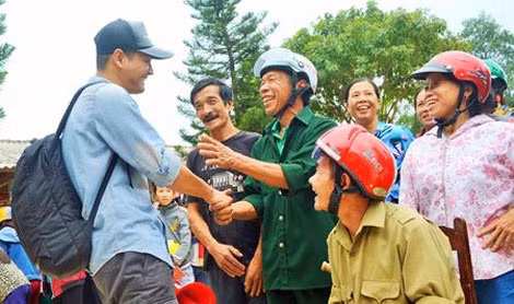 Hình ảnh của MC Phan Anh trong đợt từ thiện vừa qua ở Quảng Bình.