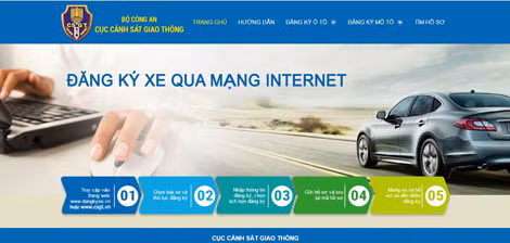 Thủ tục đăng ký xe qua mạng Internet Việc đăng ký trực tuyến hồ sơ tại website giúp người dân có thể thực hiện tờ khai tại bất cứ địa điểm nào có nối mạng Internet, giảm thiểu các sai sót so với hình thức khai thủ công, đồng thời có thể chủ động đặt lịch hẹn đến làm thủ tục đăng ký xe. Đây là bước tiền đề để Cục Cảnh sát giao thông triển khai chương trình Cổng thông tin điện tử đăng ký phương tiện giao thông cơ giới đường bộ qua mạng Internet trên phạm vi toàn quốc trong năm 2017.