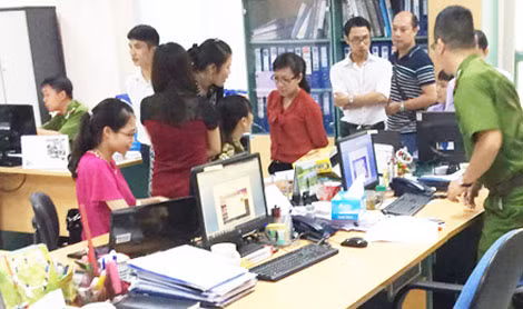 Đoàn thanh tra liên ngành kiểm tra việc thực thi bản quyền phần mềm máy tính tại các doanh nghiệp.