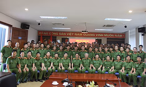 Các đại biểu tham dự cuộc gặp mặt. Các đại biểu tham dự cuộc gặp mặt.