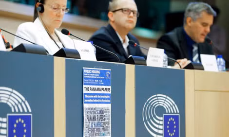 Các nghị sĩ châu Âu tham gia phiên điều trần đầu tiên về vụ “Hồ sơ Panama” ở Brussels hôm 27-9.