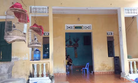 Dù hoàn cảnh gia đình khó khăn nhưng chị Xuân vẫn nhiệt tình với công việc của nhóm. Dù hoàn cảnh gia đình khó khăn nhưng chị Xuân vẫn nhiệt tình với công việc của nhóm.