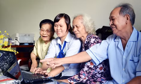 Công tác chăm sóc người cao tuổi.