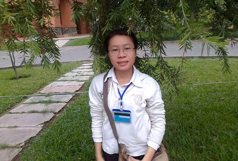 Trần Thị Gương, cô bé gù phải bán chó đi thi.