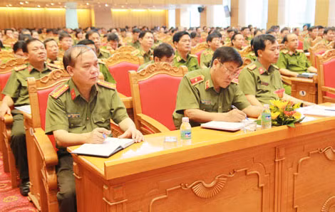 Đại biểu tham dự buổi Báo cáo.