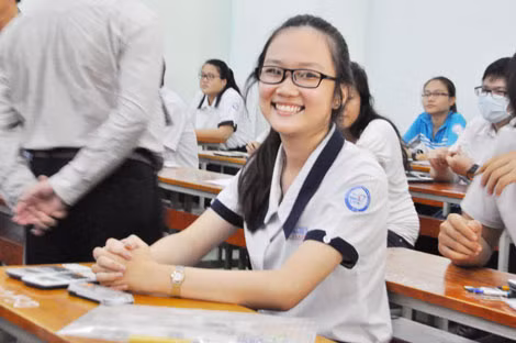 Thí sinh phấn khởi, tự tin trong buổi sáng tham gia thi môn toán tại Điểm thi số 7-Cụm thi ĐH Khoa học Tự nhiên TP Hồ Chí Minh. Thí sinh phấn khởi, tự tin trong buổi sáng tham gia thi môn toán tại Điểm thi số 7-Cụm thi ĐH Khoa học Tự nhiên TP Hồ Chí Minh.