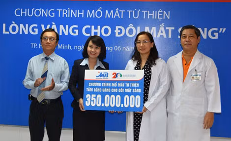Chương trình mổ mắt miễn phí tại khu vực phía Nam của MB có tổng trị giá 350 triệu đồng. Chương trình mổ mắt miễn phí tại khu vực phía Nam của MB có tổng trị giá 350 triệu đồng.
