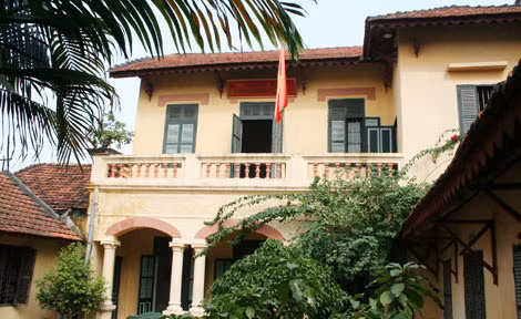 Trong căn nhà này tại làng Vạn Phúc (Hà Đông, Hà Nội), Bác Hồ đã viết “Lời kêu gọi toàn quốc kháng chiến (tháng 12-1946). Trong căn nhà này tại làng Vạn Phúc (Hà Đông, Hà Nội), Bác Hồ đã viết “Lời kêu gọi toàn quốc kháng chiến (tháng 12-1946).