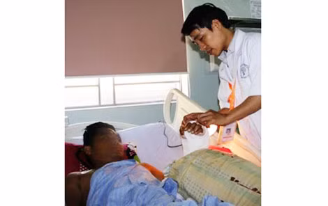 Bàn tay của nạn nhân Anh được bệnh viện Chấn thương- Chỉnh hình Nghệ An nối lại thành công.