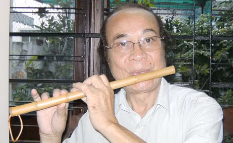 Niềm đam mê với sáo dường như không bao giờ cạn với NSND Đỗ Lộc. Niềm đam mê với sáo dường như không bao giờ cạn với NSND Đỗ Lộc.