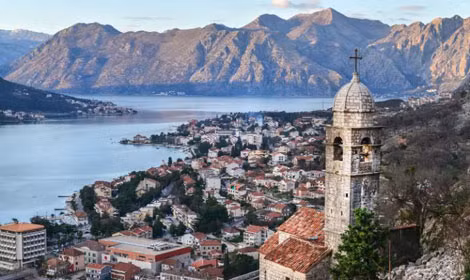 Sự yên bình của Kotor đang bị đe dọa bởi sự đụng độ giữa các băng nhóm tội phạm. ảnh: Telegraph.