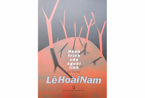 Bìa cuốn “Hành trình của người lính” của nhà văn Lê Hoài Nam. Bìa cuốn “Hành trình của người lính” của nhà văn Lê Hoài Nam.
