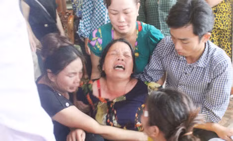 Vụ 3 nữ sinh bị lũ cuốn ở Quảng Ninh: Nỗi đau xé lòng người ở lại ảnh 2 Vụ 3 nữ sinh bị lũ cuốn ở Quảng Ninh: Nỗi đau xé lòng người ở lại ảnh 2