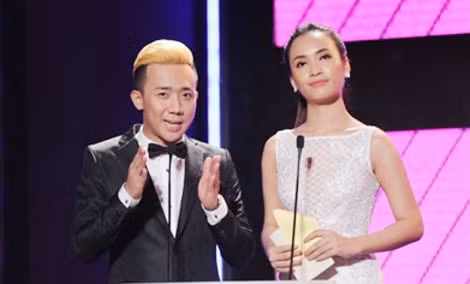 MC Trấn Thành và Ái Phương dẫn chương trình Lễ trao giải “Ấn tượng VTV – Chuyển động 2016”.