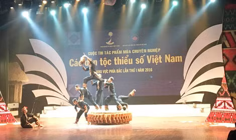 Một cảnh trong tác phẩm múa "Chơi trống" đoạt Huy chương vàng của cuộc thi.