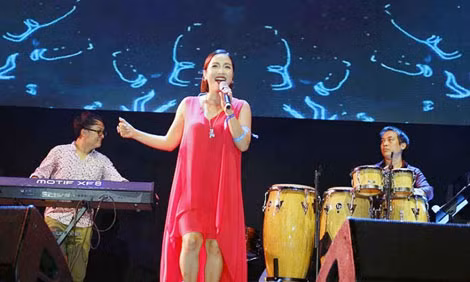 Mỹ Linh tỏa sáng trong đêm đầu tiên của Gió mùa 2016.