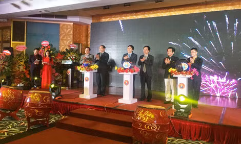 Ra mắt Tạp chí thang máy ảnh 3