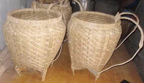 Những cái gùi - vật dụng quen thuộc của người dân trên đảo.