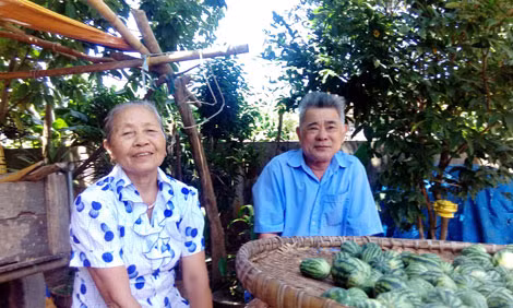 Vợ chồng nghệ nhân Trần Đức Trí. Vợ chồng nghệ nhân Trần Đức Trí.
