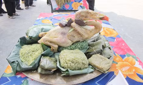 Mâm cúng Tết cốm người Tày. Mâm cúng Tết cốm người Tày.