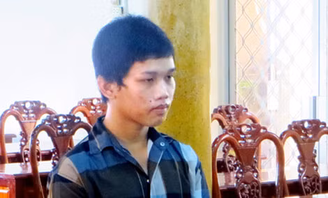 Bị cáo Siênl trước vành móng ngựa.