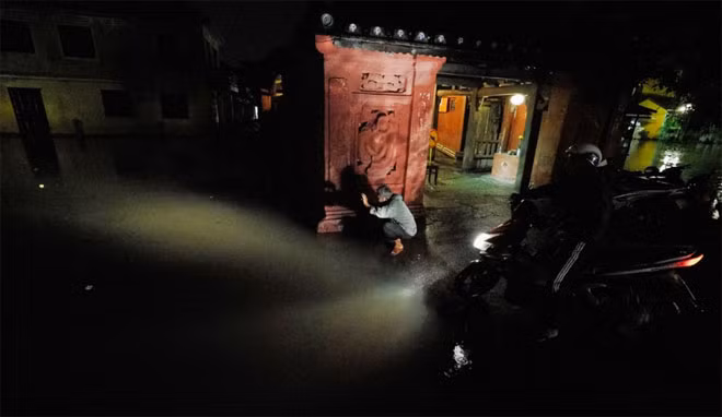 Ngoài phố cổ Hội An, nhiều khu vực ở hạ du ở các huyện Đại Lộc, Duy Xuyên, Nông Sơn, thị xã Điện Bàn thuộc tỉnh Quảng Nam cũng bị ngập sâu.
