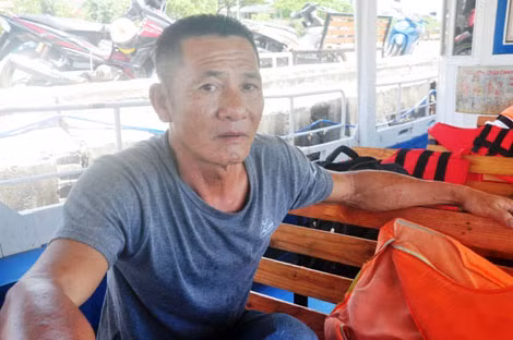 Ông Đặng Ngọc Anh kể lại lúc cứu được hàng chục nạn nhân gặp nạn.