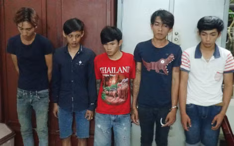Bắt giữ nhóm thanh niên thanh toán nhau bằng hung khí tự chế